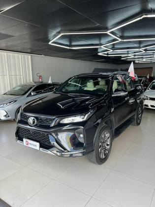 TOYOTA HILUX SW4 2.8 D-4D TURBO DIESEL DIAMOND 7L 4X4 AUTOMÁTICO